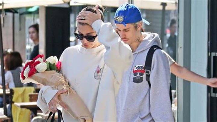 Justin Bieber Gifts Hailey Baldwin Flowers On Valentine’s Day: Pics – Hollywood Life