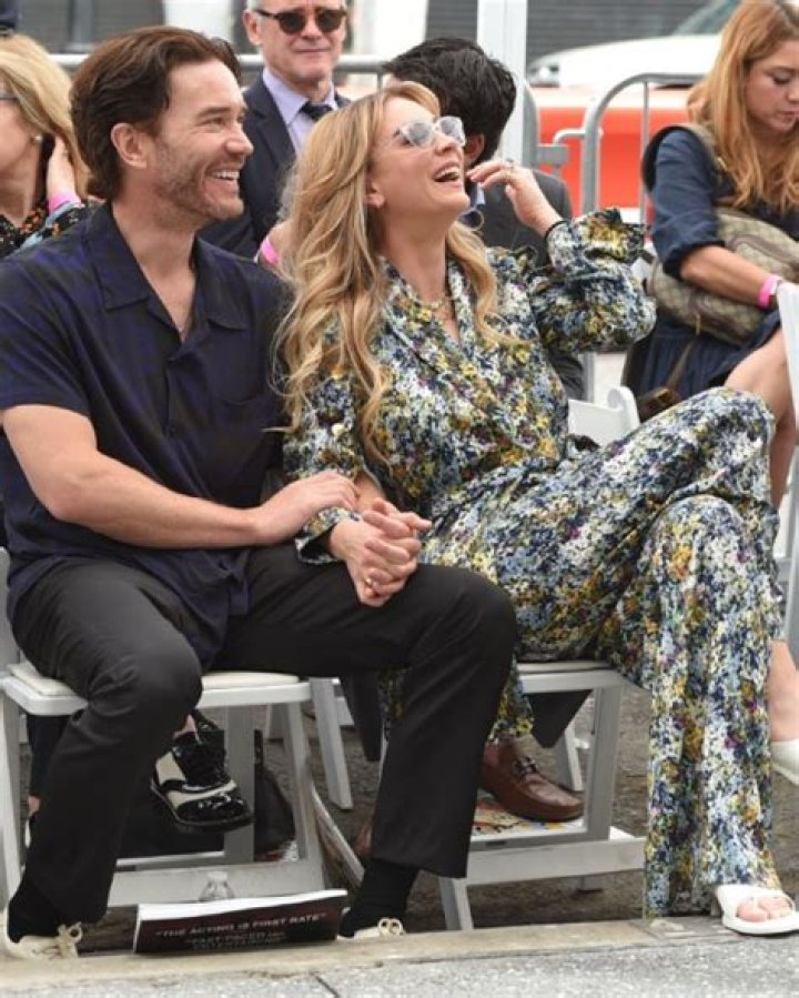 Kaley Cuoco Confirms She’s Dating ‘Ozark’s Tom Pelphrey With New PDA Photos