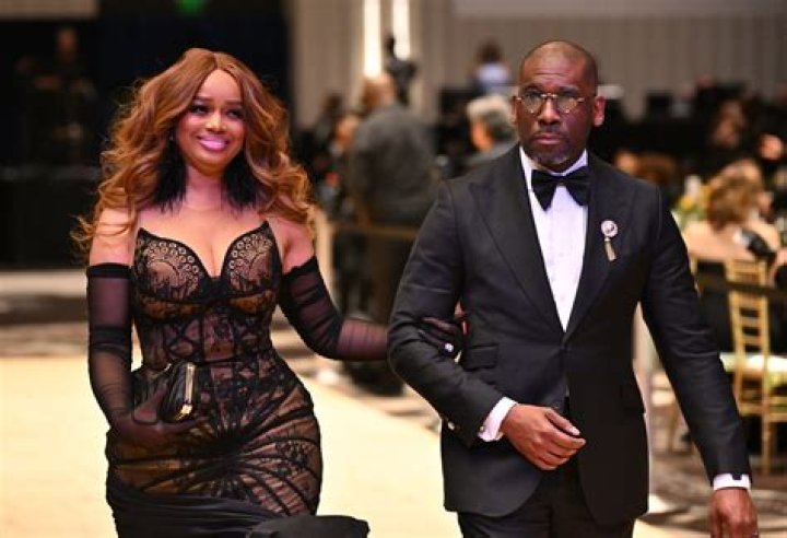 Vanessa Bryant Shades ‘All Lives Matter’ Troll After She Posts Pic Of Kobe In An ‘I Can’t Breathe’ T-Shirt